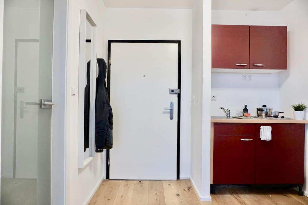 Neu Modernes Apartment In Top Lage, Free Parking Max 1,65M Hoehe Und 1,8M Breite Karlsruhe Exterior photo