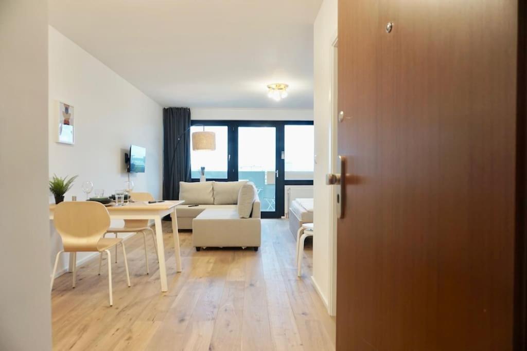 Neu Modernes Apartment In Top Lage, Free Parking Max 1,65M Hoehe Und 1,8M Breite Karlsruhe Exterior photo