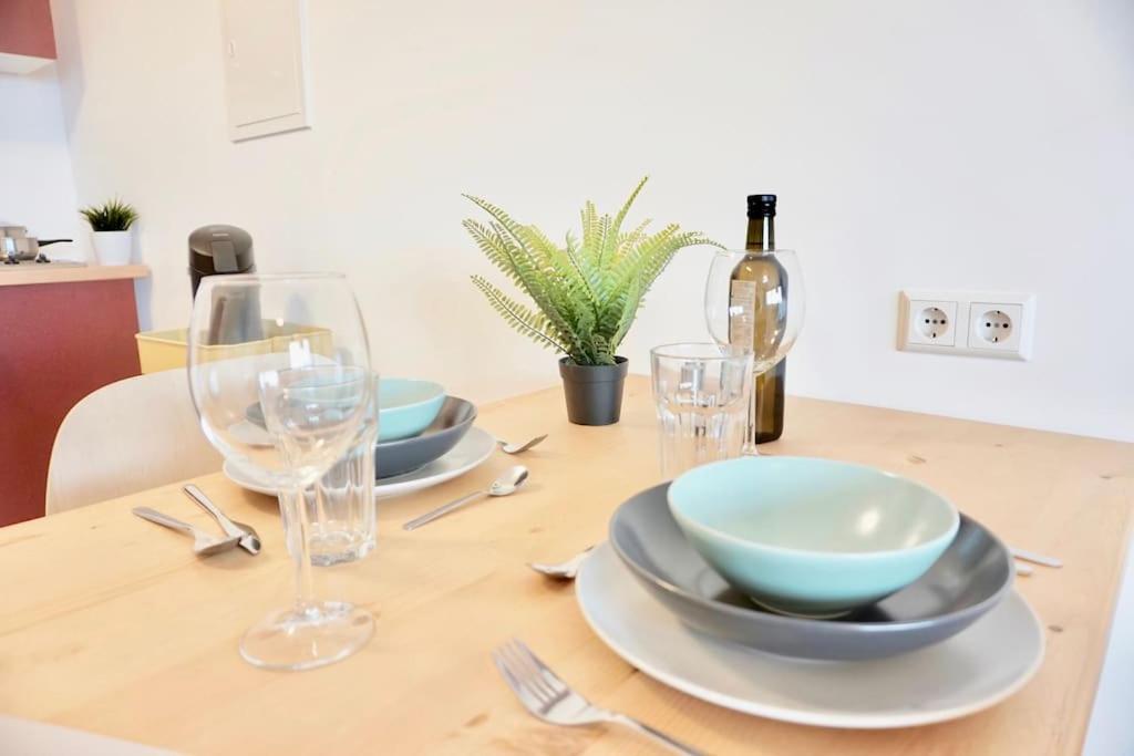 Neu Modernes Apartment In Top Lage, Free Parking Max 1,65M Hoehe Und 1,8M Breite Karlsruhe Exterior photo