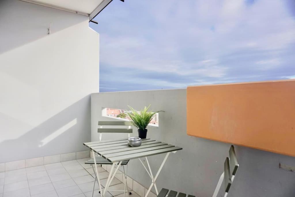 Neu Modernes Apartment In Top Lage, Free Parking Max 1,65M Hoehe Und 1,8M Breite Karlsruhe Exterior photo