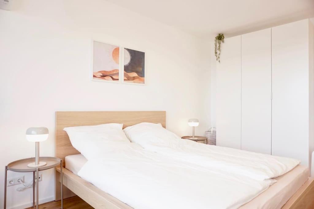 Neu Modernes Apartment In Top Lage, Free Parking Max 1,65M Hoehe Und 1,8M Breite Karlsruhe Exterior photo